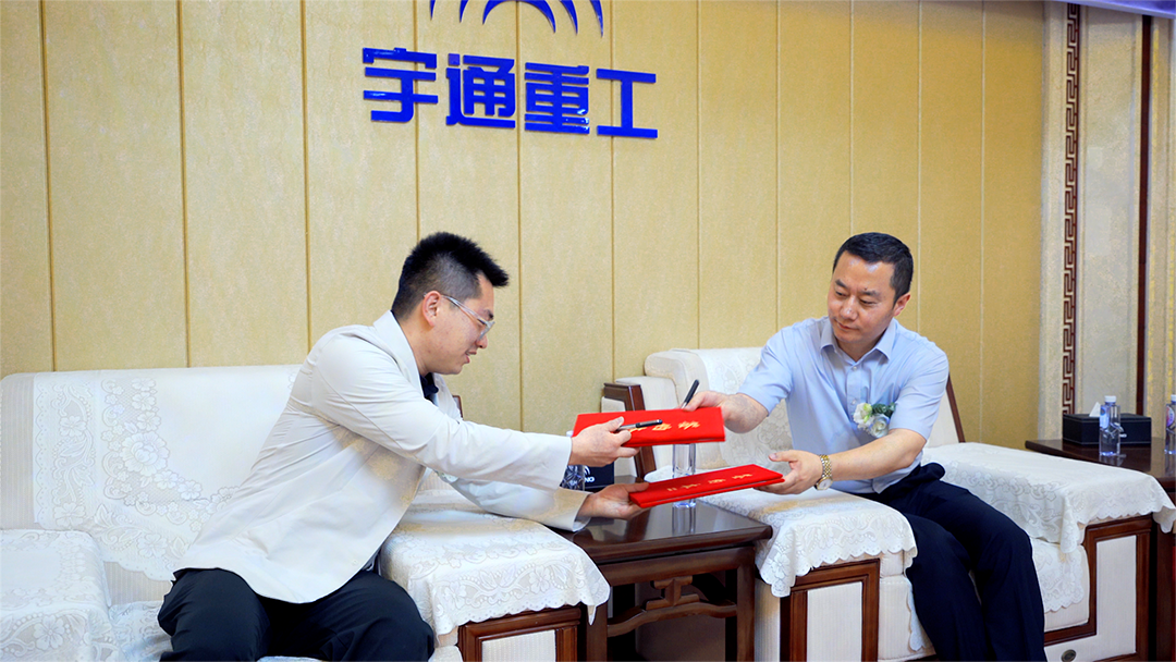 共贏 | 宇通電動裝載機與灰熊動力簽署百臺戰略合作協議