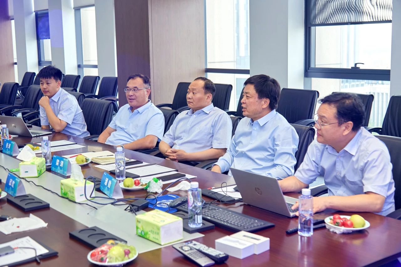 校企攜手，共筑未來——中國礦業大學、遼寧工程技術大學等院校專家齊聚宇通，共解新能源礦卡減碳密碼！