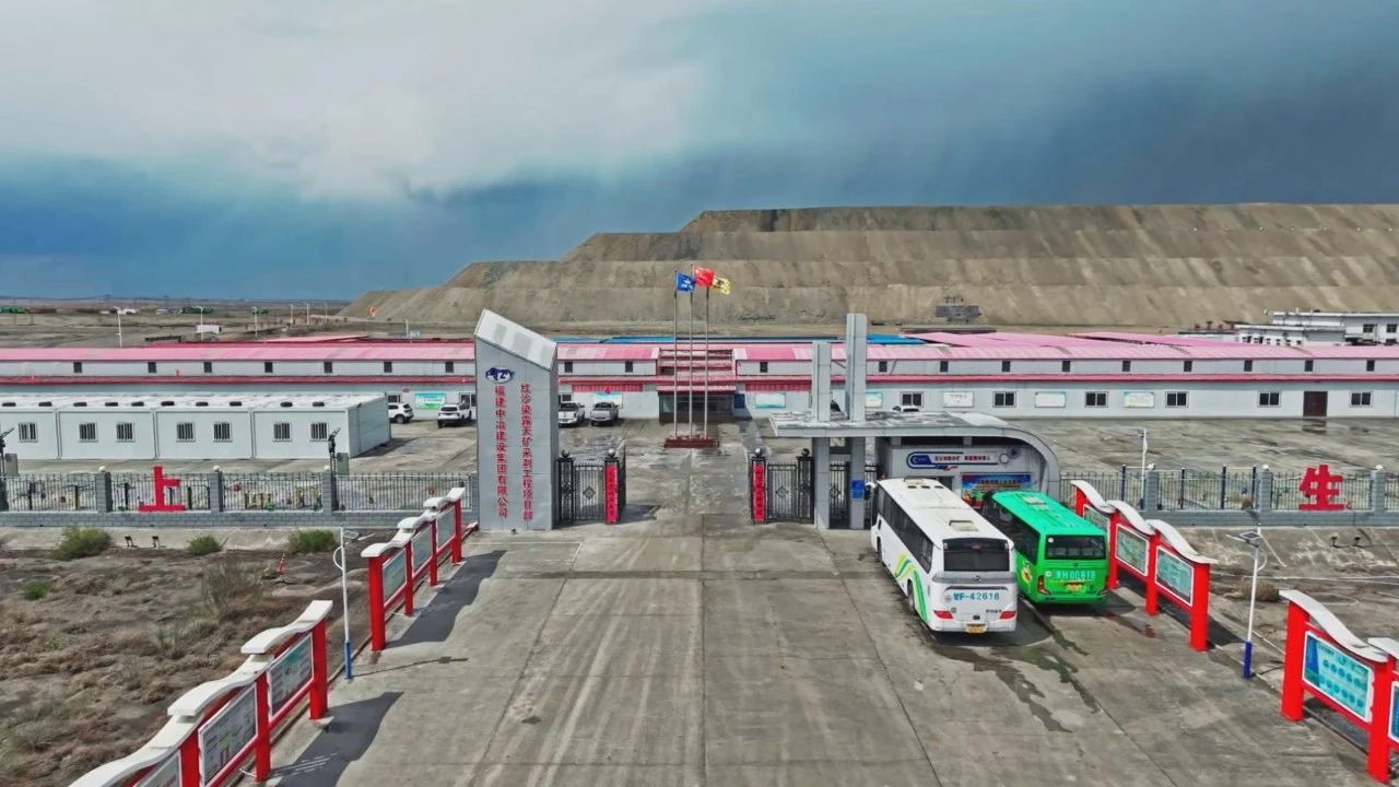 綠動戈壁·智領未來——宇通礦卡助力天寶煤業效率環保雙贏