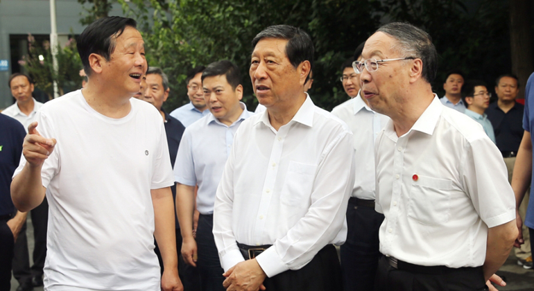 全國人大常委會原副委員長張平考察宇通